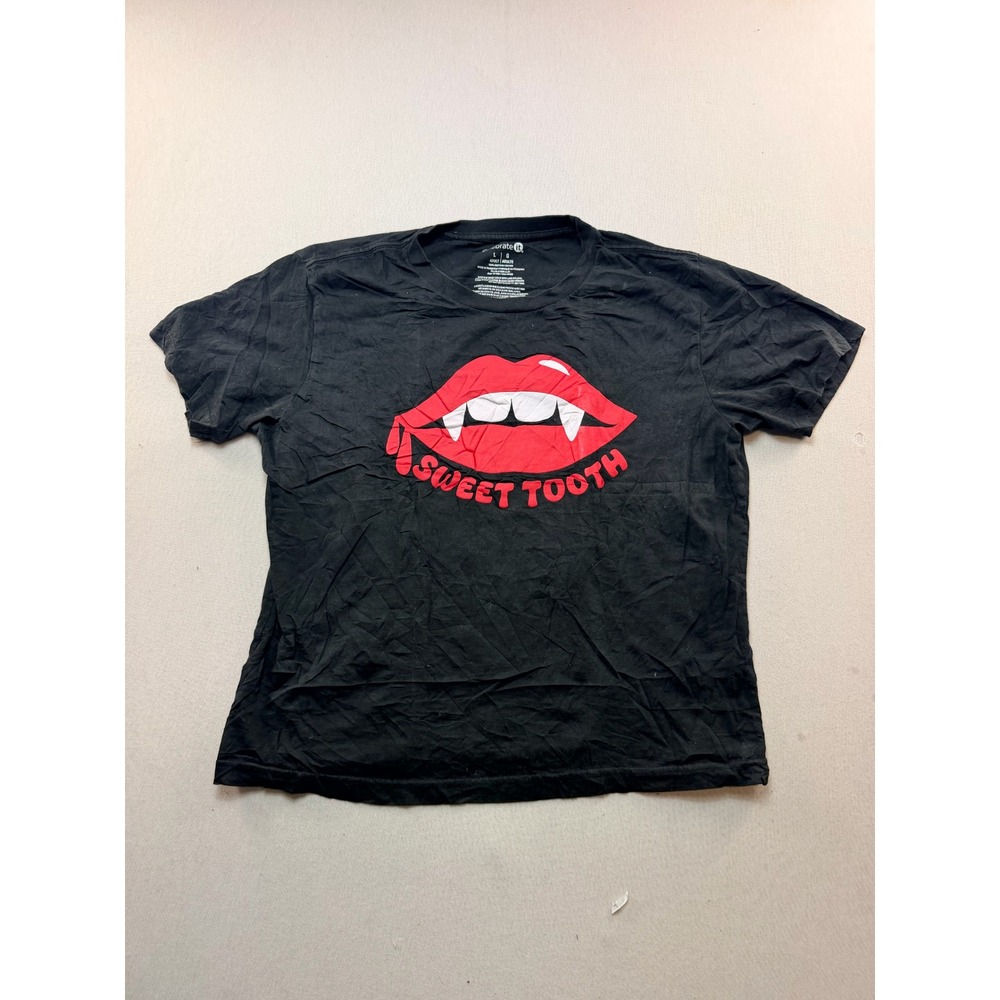 Celebrate It Graphic Tee Women Large Black Excellent Sweet Tooth Vampire Lips